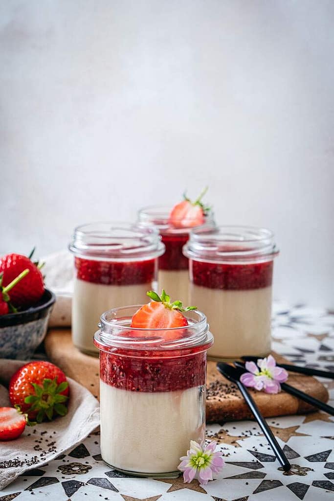 Read more about the article Vegan Panna Cotta with Strawberry Jam