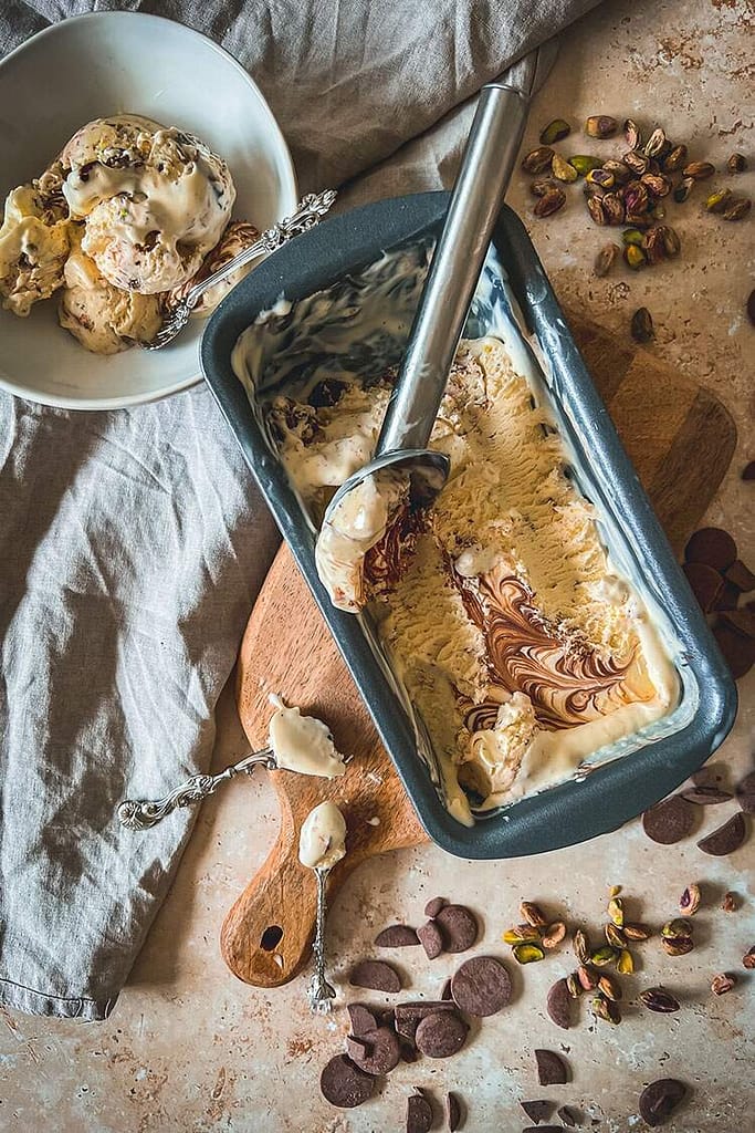 Read more about the article Homemade Ice Cream with Pistachio and Chocolate