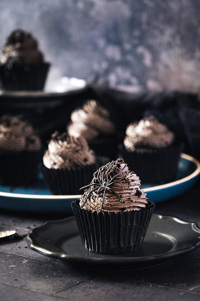 Read more about the article Black Cocoa Cupcakes with Raspberry Jam