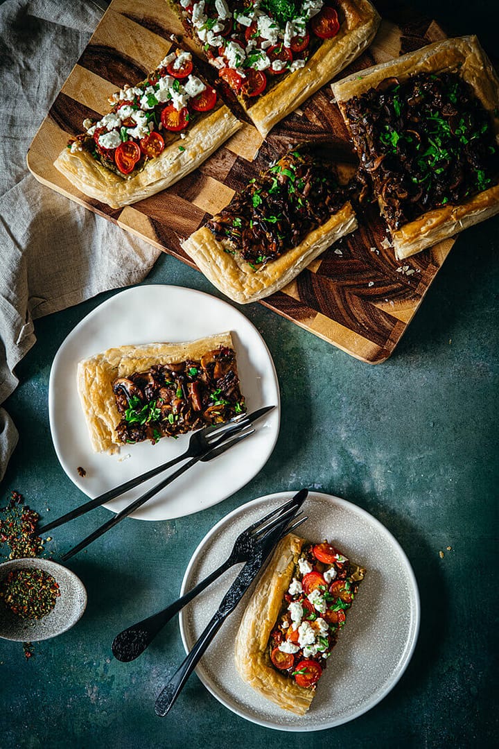 Read more about the article Vegetarian Puff Pastry Tarts with Vegetable Toppings
