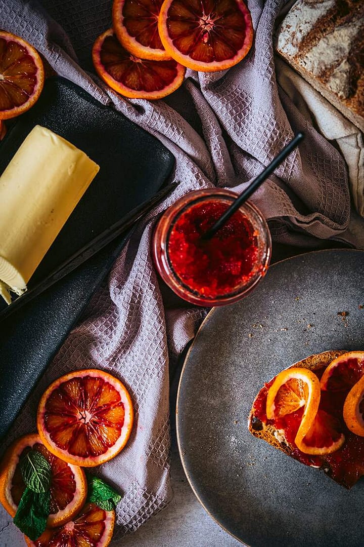 Read more about the article Raudonųjų apelsinų marmeladas su žievelėmis￼