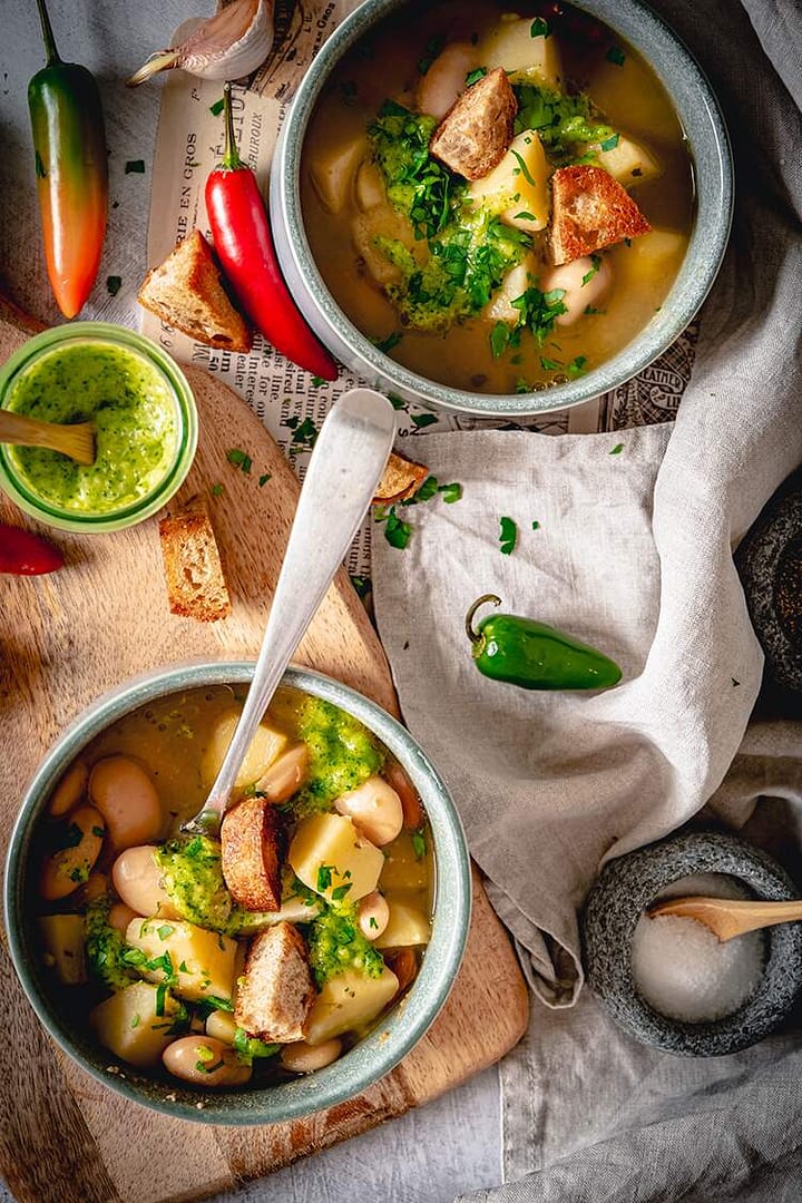 Read more about the article Pupelių ir daržovių sriuba su anakardžių pesto