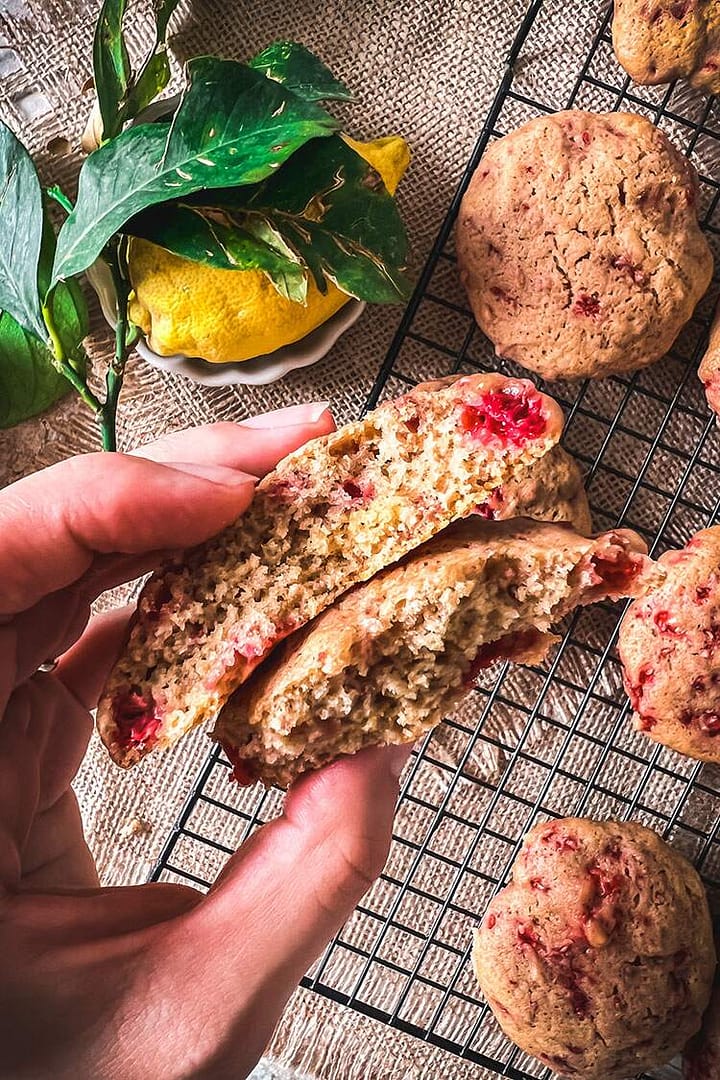 Read more about the article Brown Butter Cookies with Raspberries