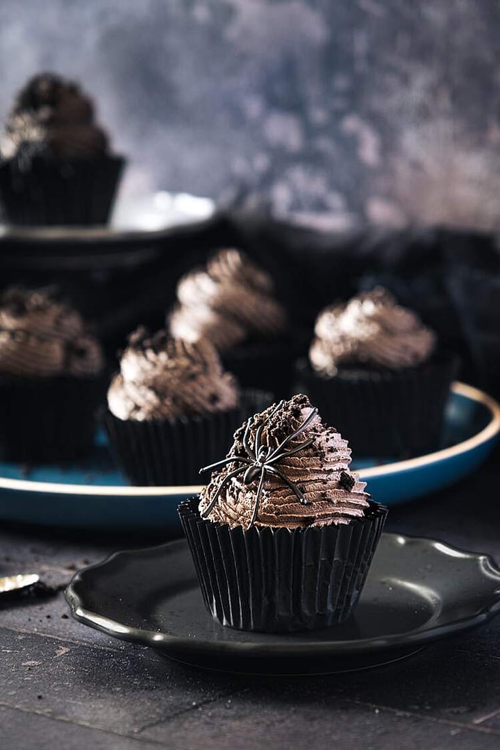 Read more about the article Black Cocoa Cupcakes with Raspberry Jam