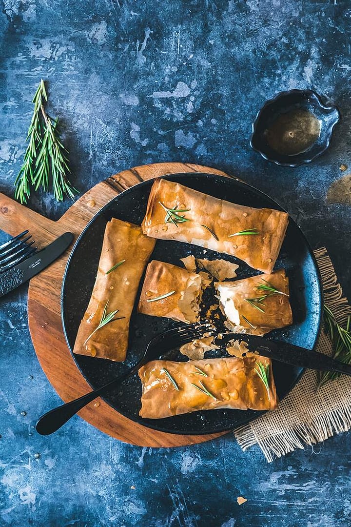 Read more about the article Feta Cheese Parcels with Filo Pastry