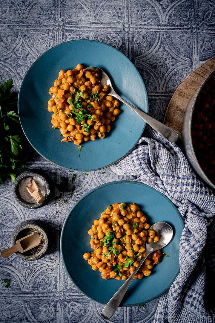 Read more about the article Chickpea Stew with Coconut Milk