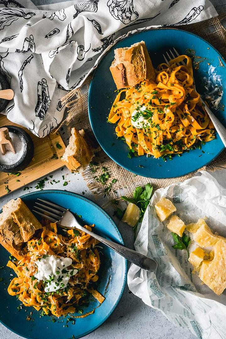 Read more about the article Makaronai su orkaitėje keptomis paprikomis