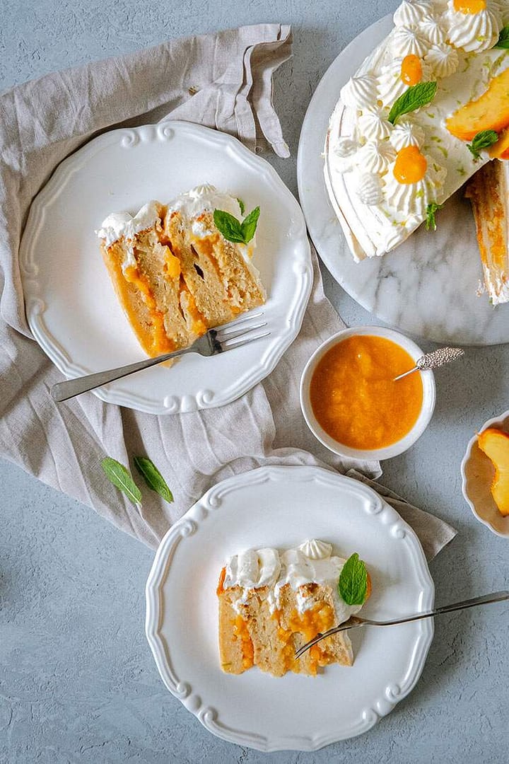 You are currently viewing Peach and Nectarine Cake with Cream Frosting