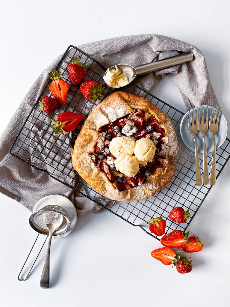 Read more about the article Galette with Almond Cream and Strawberries