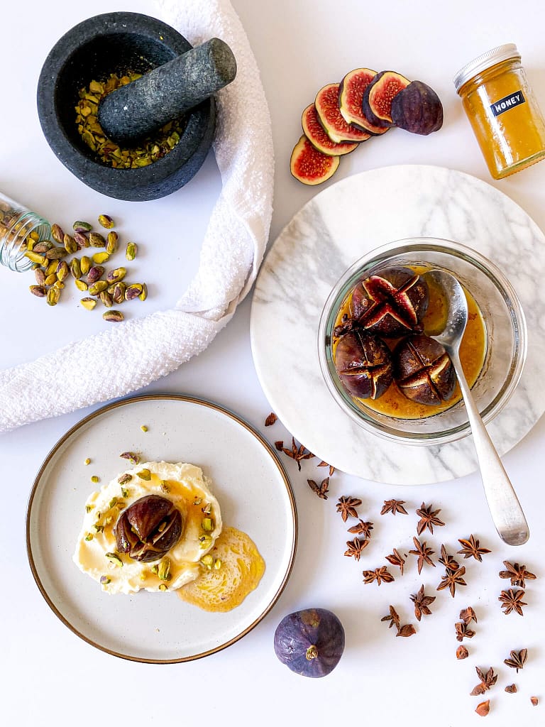 Read more about the article Baked Figs with Mascarpone Cheese and Rum Sauce