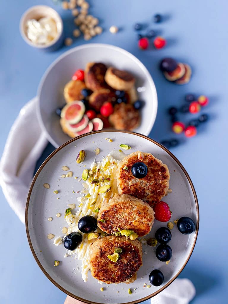 Read more about the article Curd Pancakes with Nuts and Mascarpone Cheese