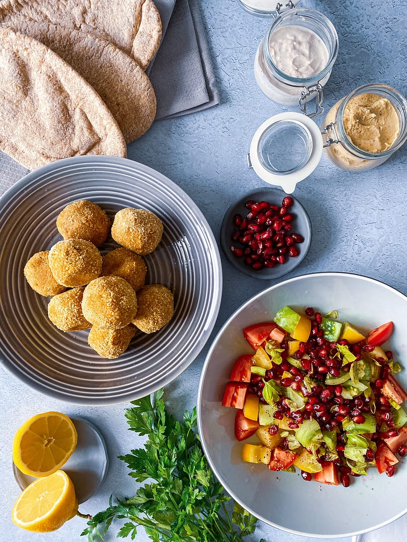 Read more about the article Falafels with Almond Crust and Pomegranate Salad