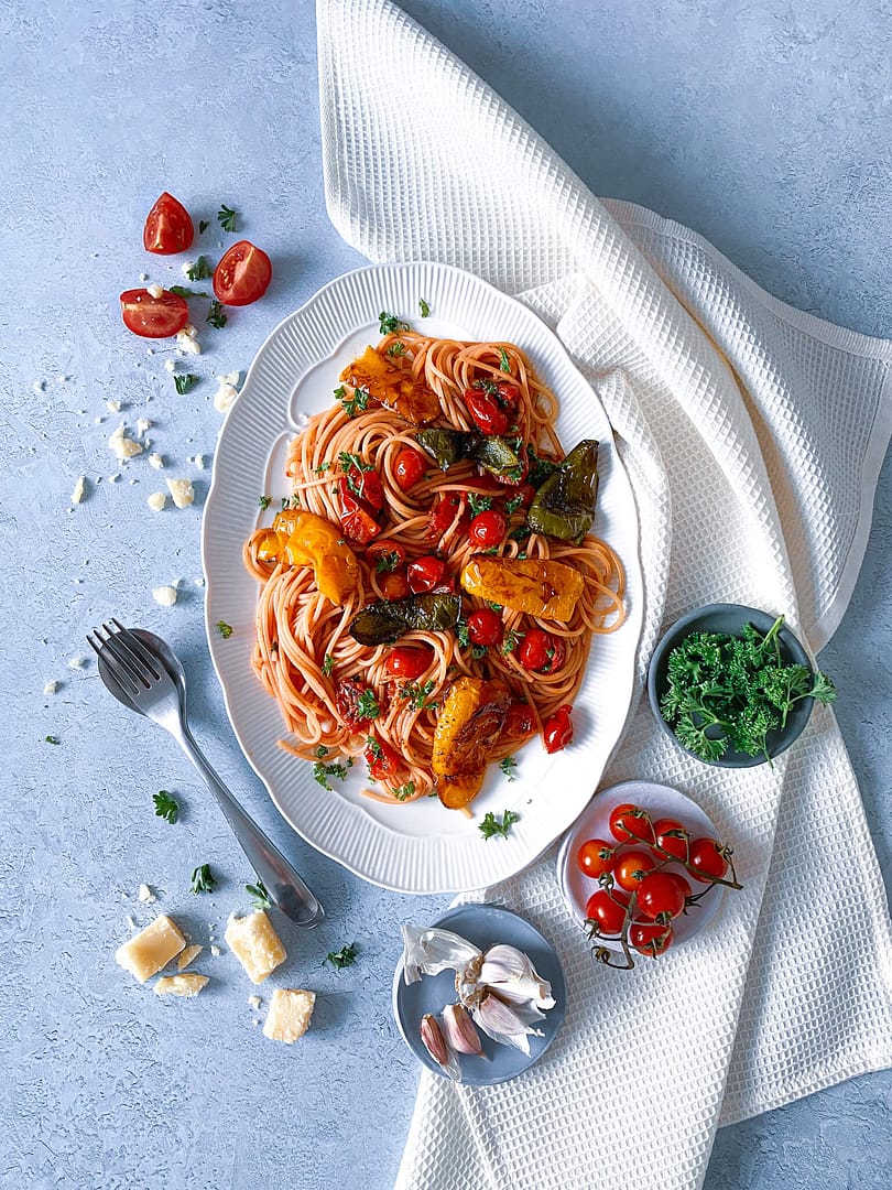 Read more about the article Spaghetti with Harissa and Roasted Peppers